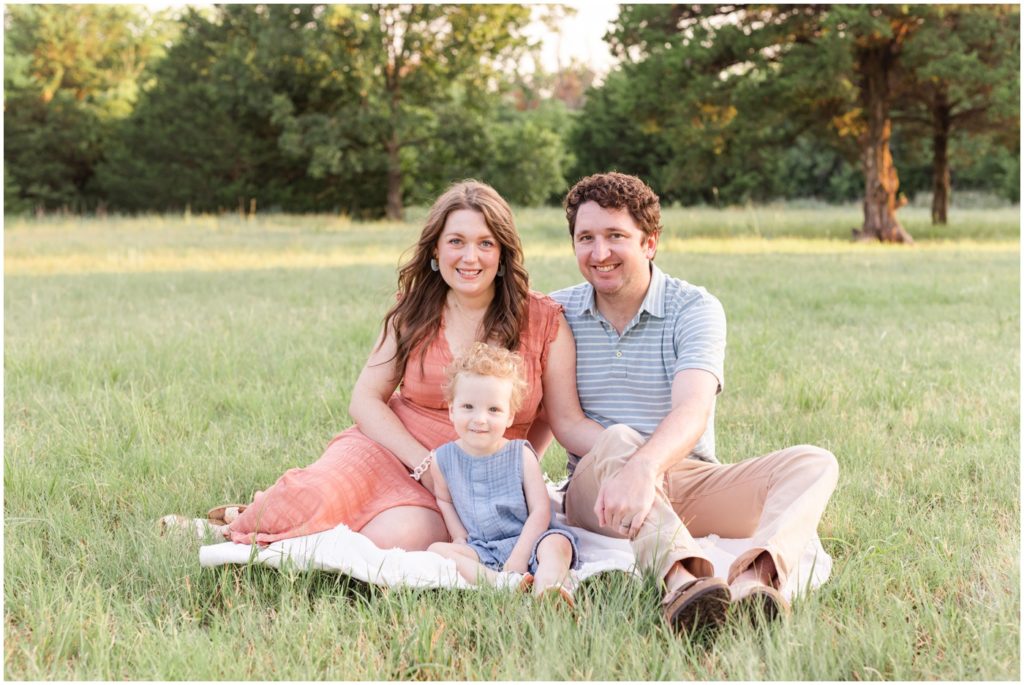 Photographers in Yukon OK  Family sitting in outdoor field session