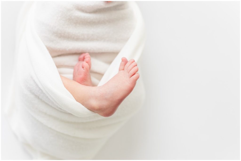 Newborn-photography-oklahoma-baby-feet